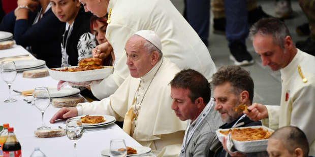 Le pape François dénonce « l’indifférence » de la société  envers les plus pauvres